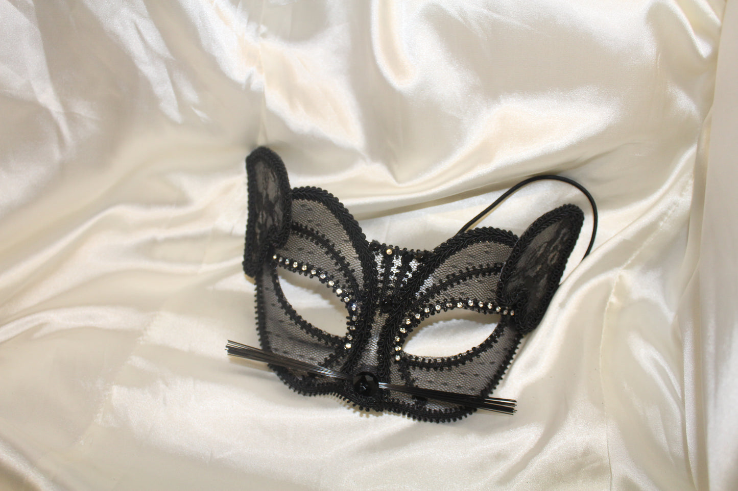 Bedazzled Mesh Cat Masquerade Mask