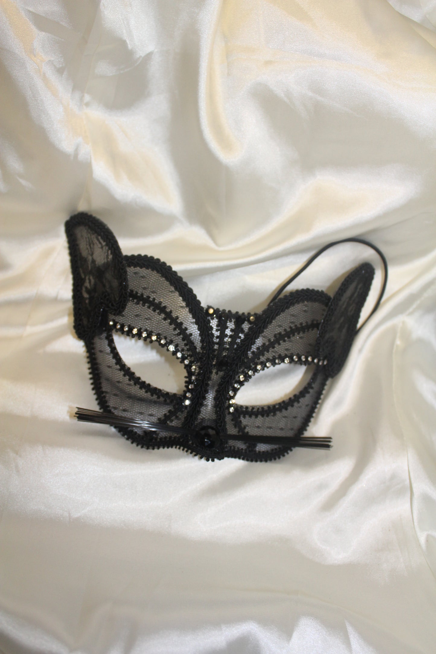 Bedazzled Mesh Cat Masquerade Mask