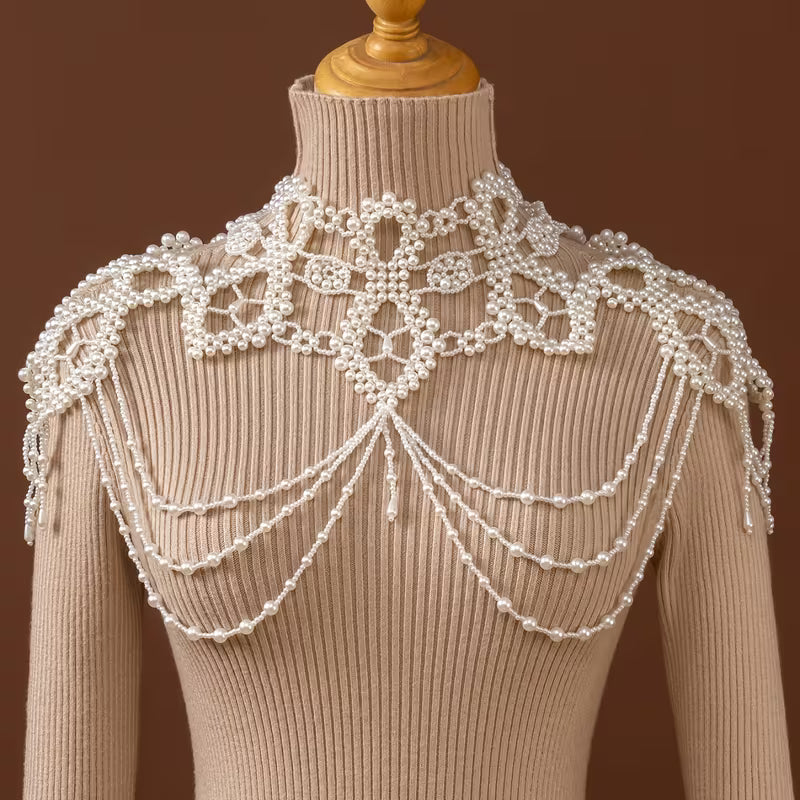 White Pearl Shoulders Necklace